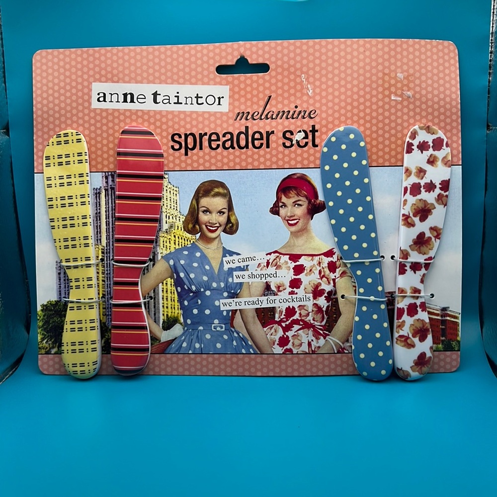 Decorative serving spreaders